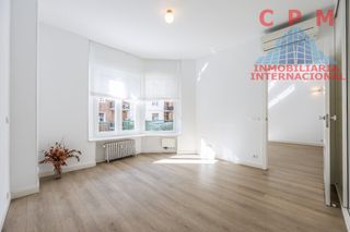 Alquiler Piso en Argüelles. Luminoso piso totalmente reformado y sin amueblar, de 114 m2, 2