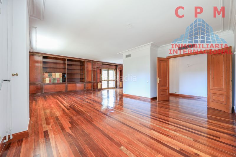 Foto 111f4bdf-da0f-4a73-a488-0a33254c2bd0. Alquiler piso magnifico piso sin amueblar, de 345 m2, 4 habitaciones y espectacular terraza de 80 m2; situado en urbanización cerrada.. en Madrid