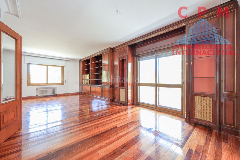 Foto 261f9b70-0b8c-4af3-ab99-a7e7c9c3ad37. Alquiler piso magnifico piso sin amueblar, de 345 m2, 4 habitaciones y espectacular terraza de 80 m2; situado en urbanización cerrada.. en Madrid