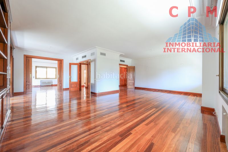 Foto 3b67f808-24d0-4c91-ad5f-d8db9bd01de1. Alquiler piso magnifico piso sin amueblar, de 345 m2, 4 habitaciones y espectacular terraza de 80 m2; situado en urbanización cerrada.. en Madrid