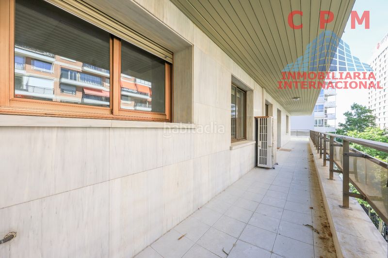 Foto ae33196e-9bf9-4a43-a4e3-6a7c050da5a3. Alquiler piso magnifico piso sin amueblar, de 345 m2, 4 habitaciones y espectacular terraza de 80 m2; situado en urbanización cerrada.. en Madrid