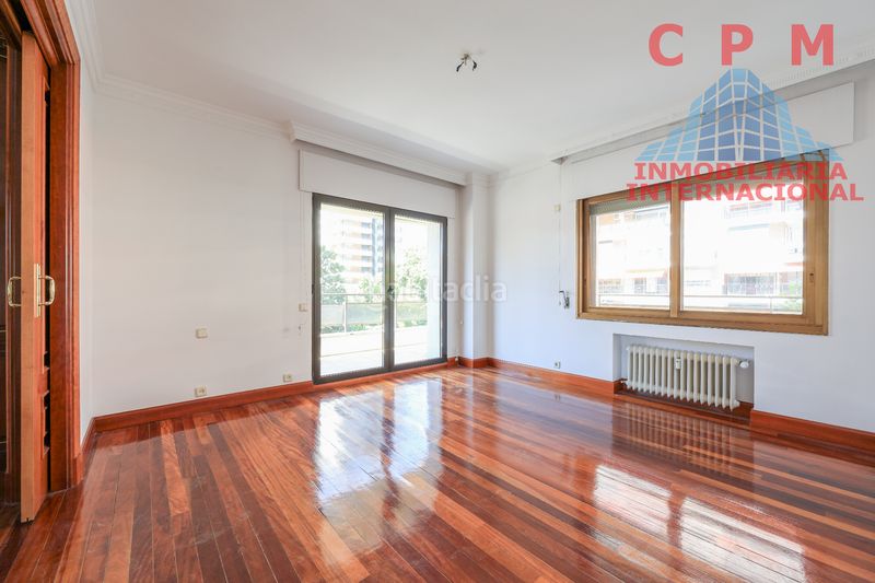 Foto f51b9bed-3161-4ddc-b79a-16235a74c777. Alquiler piso magnifico piso sin amueblar, de 345 m2, 4 habitaciones y espectacular terraza de 80 m2; situado en urbanización cerrada.. en Madrid