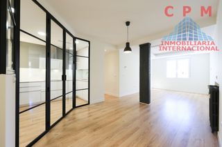 Rent Flat in Argüelles. Luminoso piso totalmente reformado y sin amueblar, de 120 m2, 3