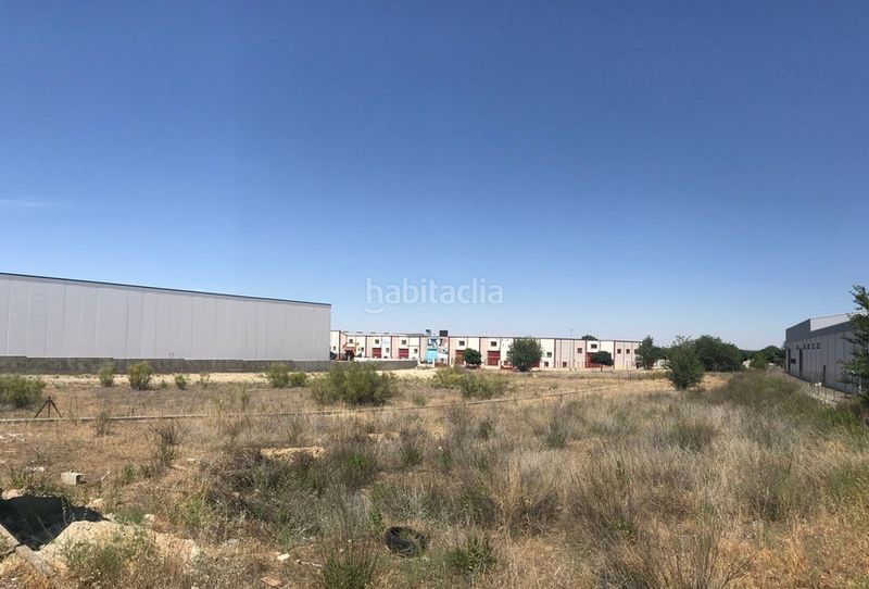 Foto 4b78fdc8-e6df-4e2f-9ffc-de34834e5b88. Solar industrial estupendo terreno industrial, con una superficie de 8.027 m2, próximo al tren en Valdemoro