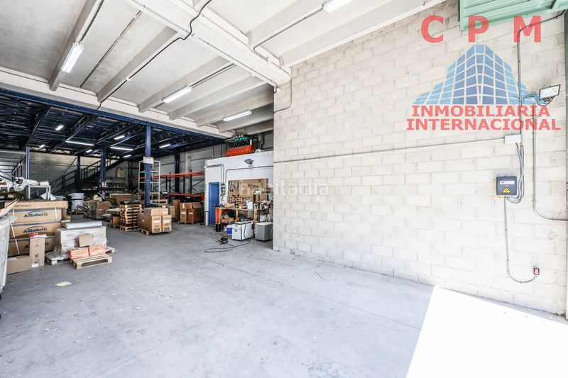 Foto affe70e5-b5e9-4ecf-9d69-055031a1c310. Nave industrial luminosa nave de 565 m2, a pie de calle, de 2 plantas, con zonas de producción y carga y oficinas, en un polígono industrial. en Madrid
