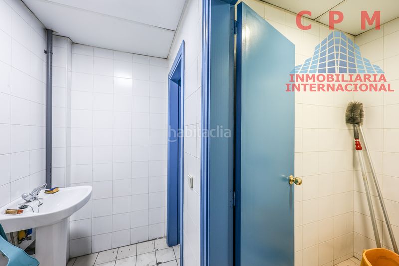 Foto b7b5e332-2dd7-4a3c-bdcb-91e46248d309. Nave industrial luminosa nave de 565 m2, a pie de calle, de 2 plantas, con zonas de producción y carga y oficinas, en un polígono industrial. en Madrid