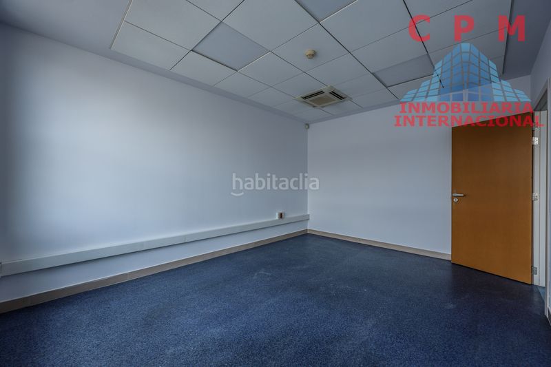 Foto 6f5c2f4e-faae-4bef-92c0-ca89549c523d. Alquiler nave industrial magnífica y luminosa nave reformada de 2 plantas, con una superficie de 636 m2 proxima a la renfe torrejón de ardoz en Alcorcón