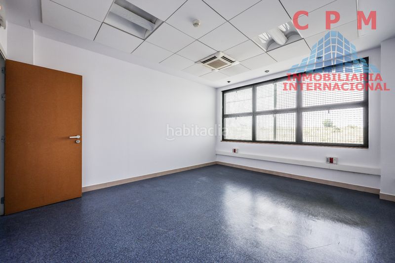 Foto c6e104c5-063d-46bb-9de2-ac61413c5aa7. Alquiler nave industrial magnífica y luminosa nave reformada de 2 plantas, con una superficie de 636 m2 proxima a la renfe torrejón de ardoz en Alcorcón