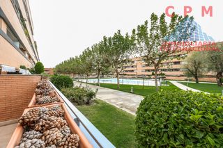 Location Rez-de-chaussée à Prado de Somosaguas. Magnífico y luminoso piso, sin amueblar de 147 m2, 2 habitacione