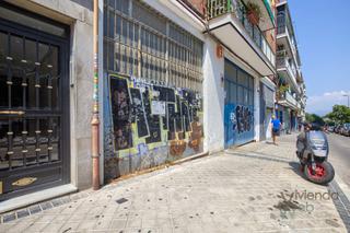 Local Comercial  Calle de carmen portones. Nave local de 264 metros catastrales y 230 metros tiles en plan