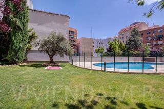 Miete Etagenwohnung in Calle de ponzano 42b. Vivienda en 4º planta +1 parking - piscina, jardin, pádel ;