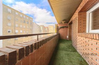 Miete Etagenwohnung  Calle del general díaz porlier. Vivienda en 3 planta interior a patio manzana con terraza descub