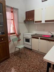Rez-de-chaussée à Avinguda Catalunya. Planta baja en venta en barri, 3 dormitorios.