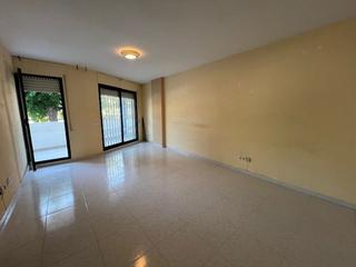 Rez-de-chaussée à Avinguda Catalunya. Planta baja en venta en playa, 3 dormitorios.