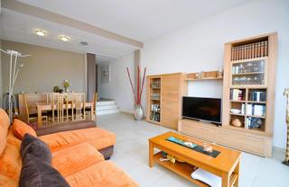 Reihenhaus in Nord. Adosado en venta en instituto, 3 dormitorios.