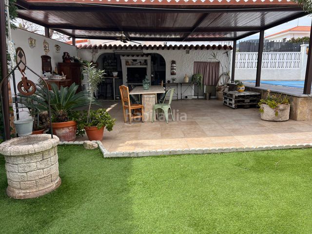 Foto 2bc890d0-92ff-419c-a4e0-714d45bc0ded. Xalet amb aparcament a Alcanar