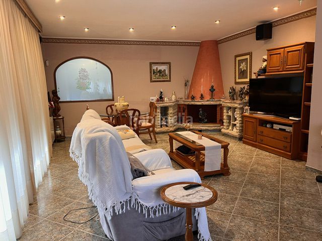 Foto a6042282-20e5-4784-89b7-59cc384efe24. Xalet amb aparcament a Alcanar