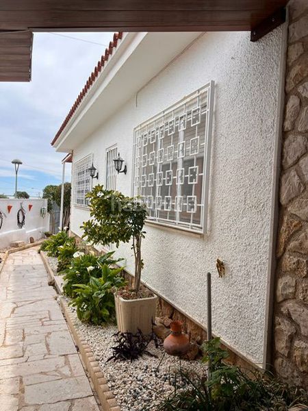 Foto cf1f6460-fed0-418c-80e4-5780ee46d574. Xalet amb aparcament a Alcanar