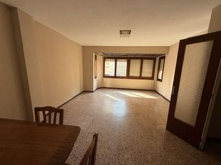 Piso en Nord. Piso en venta en campo de f�tbol, 3 dormitorios.