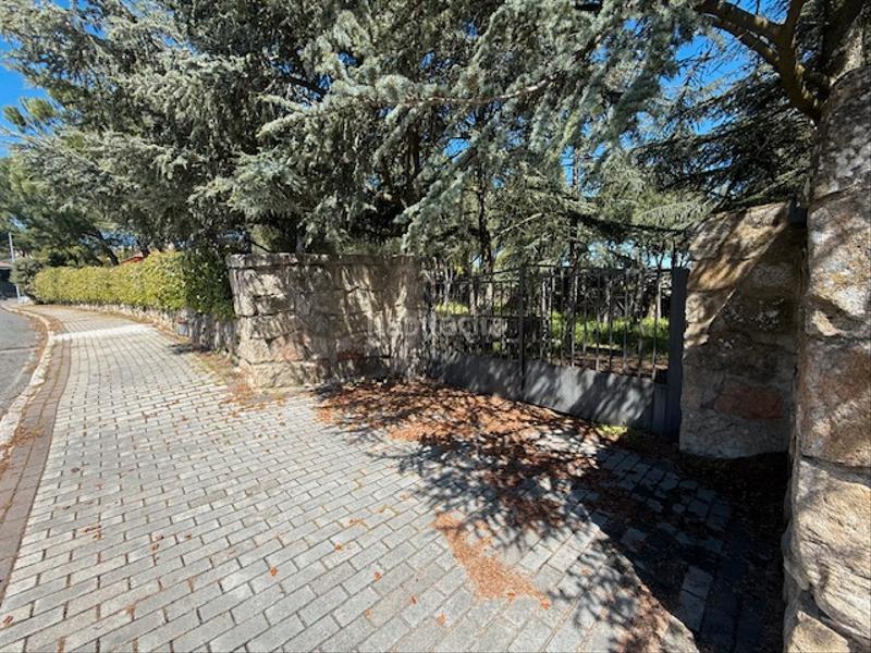 Foto 8be433a0-b52f-4b90-a143-f775b7f3ccbb. Residential plot in avenida de las flores 35 in Mojadillas-Parque de las Infantas-El Paraiso Valdemorillo