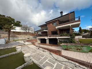 Rent Chalet in Avenida felix rodriguez de la fuente 14. Maravilloso y amplio chalet