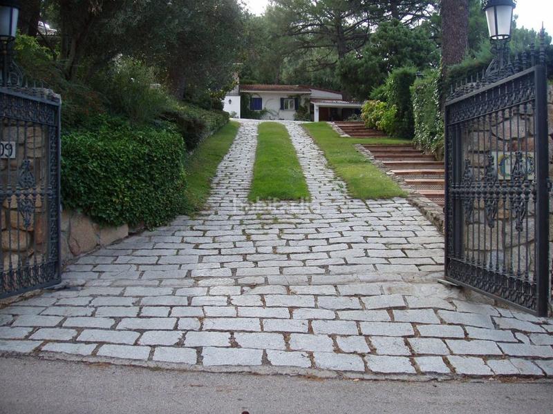 Foto f16ae9fb-a1ef-42e9-81e0-072ce0c303fc. Casa en Robledo de Chavela
