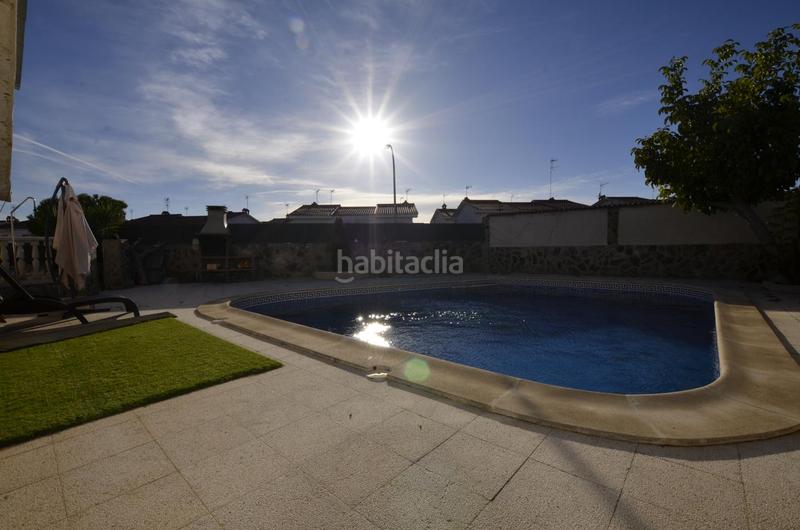 Foto ee9a1d7f-cb20-4754-80f1-1df01f7b89e4. Casa aparellada amb calefacció piscina a Las Lomas Seseña