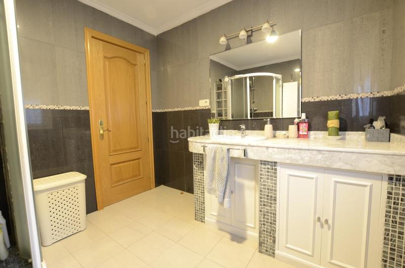 Foto d73aa6f5-9917-42ff-a1c1-3586eff6e8e2. Casa bifamiliare con riscaldamento piscina in Las Lomas Seseña