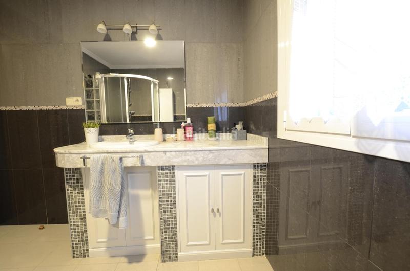 Foto da1fd5f9-5e43-4480-a324-e784d6560f28. Maison jumelée avec chauffage piscine dans Las Lomas Seseña