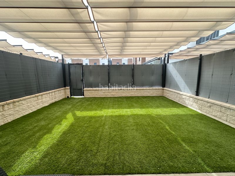 Foto 01dc8af8-b295-4796-8ea9-9a5ba6c087e1. Casa adossada amb calefacció aparcament piscina a Valdemoro