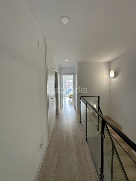 Foto 61aa5456-170a-4089-9a9c-621d2740c4f6. Casa adossada amb calefacció aparcament piscina a Valdemoro