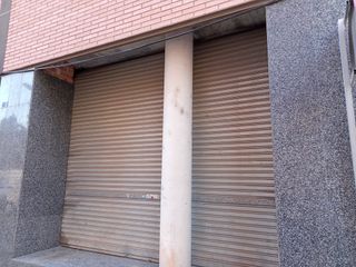 Almacén  Carrer la tossa. Gran local con parquing