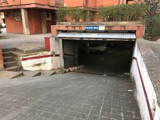 Car parking  Avinguda de barcelona. Diferentes plazas de parkings en zona alta de igualada