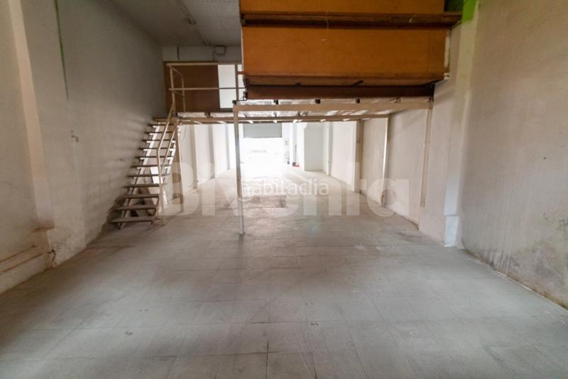 Foto 9f9f702a-2f40-4f2e-af44-99f97b66a284. Alquiler local comercial  renovado en Igualada