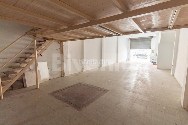 Foto b6fe081b-1105-46a5-8569-e86491260253. Lloguer local comercial a Centre Igualada