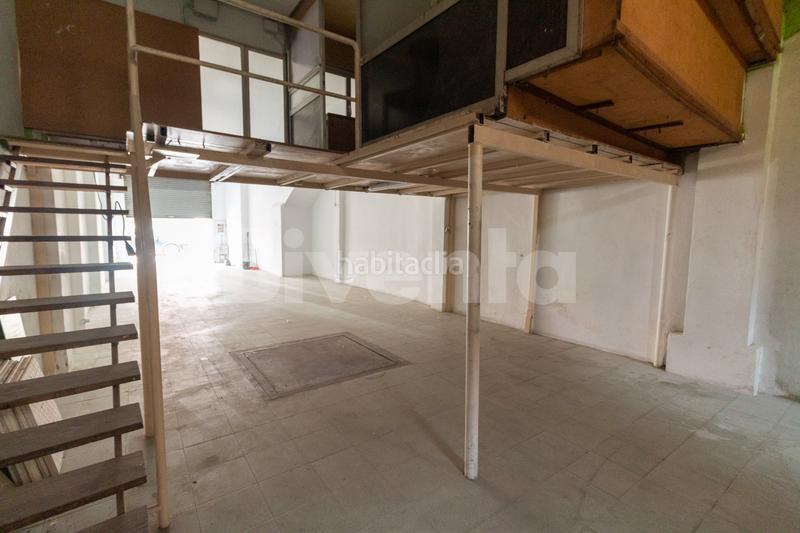 Foto c365b6fc-e77d-4281-8498-084d6a1ddd31. Lloguer local comercial a Centre Igualada