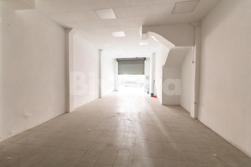Foto cbb33cbd-bdc5-4574-a5e3-4d389a8f0355. Lloguer local comercial a Centre Igualada