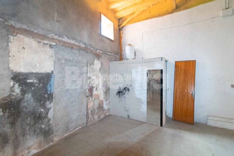 Foto f7f3f188-cba2-4977-965d-a980fbdd3237. Lloguer local comercial a Centre Igualada