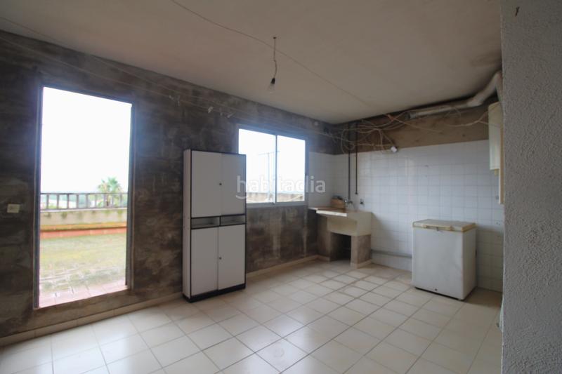 Foto 399f4f17-ae57-46ba-ac2e-f6098de4b54f. Edificio in Alcanar