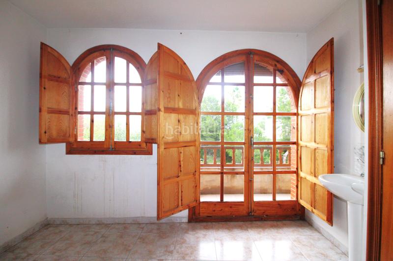 Foto cf1f9722-f398-4519-be96-7fd213bbf86a. Edificio in Alcanar