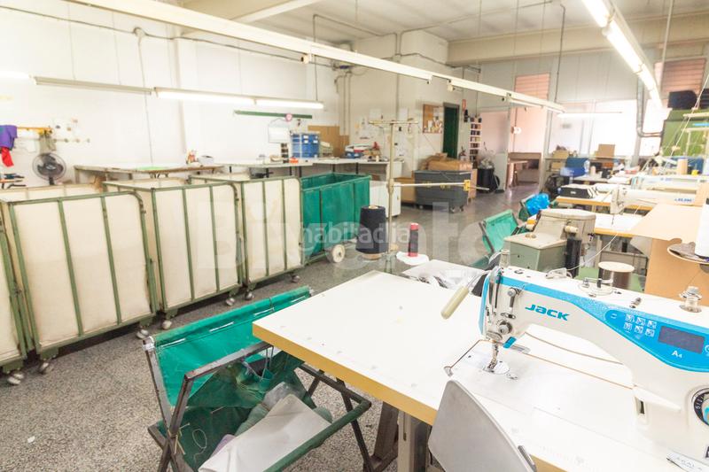 Foto 4e66e428-9591-4cde-8625-11e4381533aa. Industrial building with heating in Vilanova del Camí