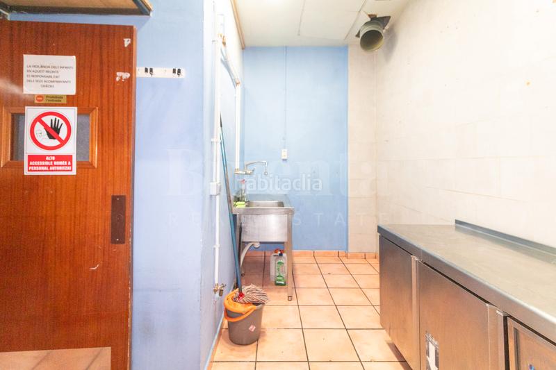 Foto 3fa95564-88a2-4fe8-b381-03c7635e6a9a. Alquiler local comercial este local espera alguien como tú en Vilanova del Camí