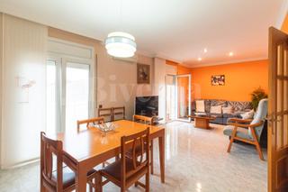 Appartement à Vilanova del Camí. Piso amplio y luminoso con balcones espaciosos