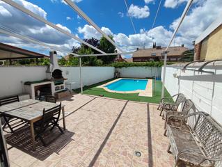 Casa a schiera in Villanueva de la Torre. Chalet adosado entrega septiembre 2027 por tener contrato de alq