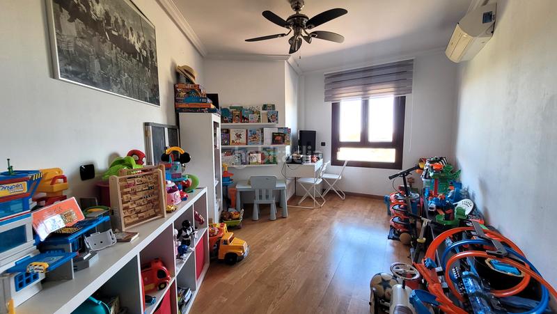 Foto 2556eb4f-6d8c-4f1c-a0bc-b25b0ced0d4d. Duplex avec chauffage dans Santos de la Humosa (Los)