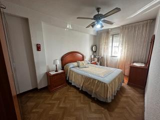 Miete Studiowohnung  Calle san urbicio. Se alquila habitación para una persona.