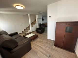 Lloguer Casa adossada  Calle la tina. Espectacular casa reformada de 3 dormitorios, baño y aseo.