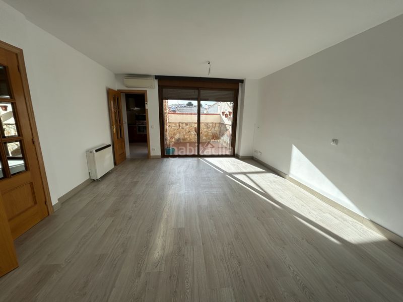 Foto 119456d2-3e2b-43c4-bcca-a2eb21c6b5a2. Casa adossada amb calefacció aparcament a Corpa