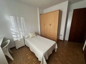 Location Studio à Val. Se alquila habitación para una persona, preferiblemente chico no