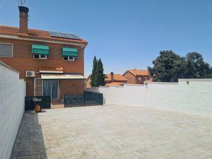 Xalet a Pioz. Chalet pareado amueblado, 4 dorm 2 baños en parcela de 195m2.